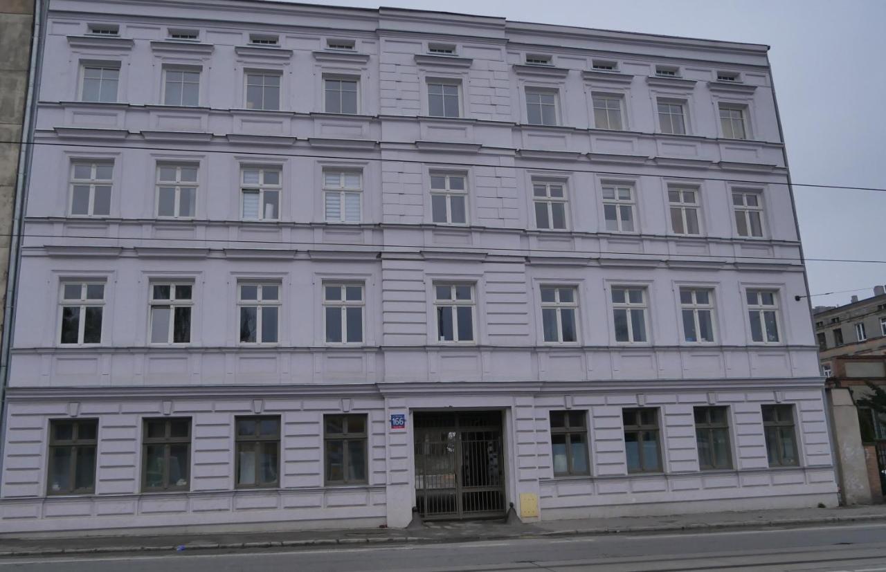 White Centre Apartment *